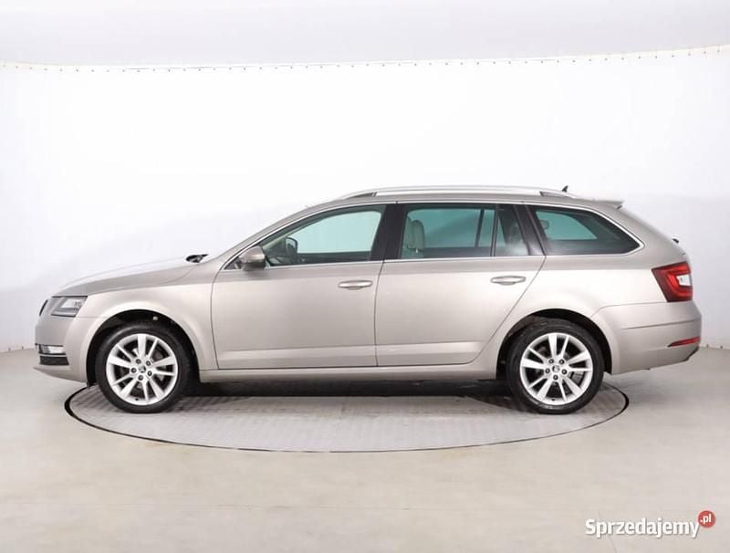 Używany Skoda Octavia 2019 Szary Kombi