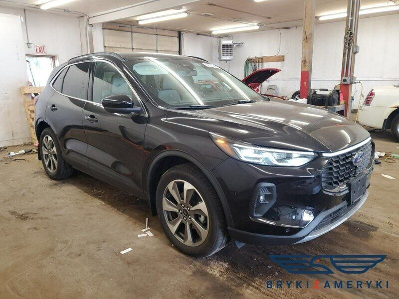 Czarny Używany 2024 Ford Escape SUV | 69 630 zł - Obraz 1/3