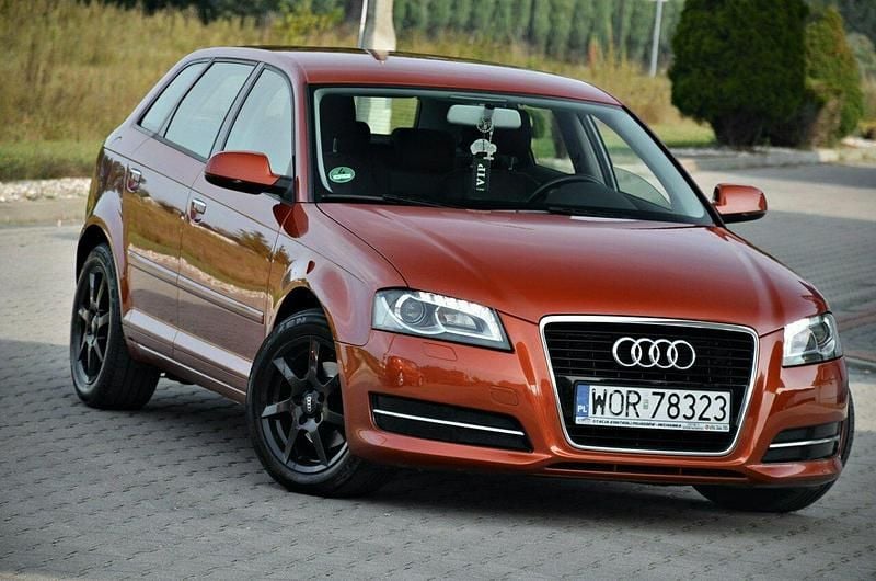 Czerwony Używany 2011 Audi A3 Sportback Hatchback | 29 900 zł (Uczciwa cena) - Obraz 1/4