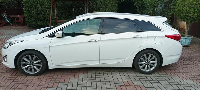 Biały Używany 2011 Hyundai i40 Kombi | 27 000 zł (Uczciwa cena) - Obraz 1/4