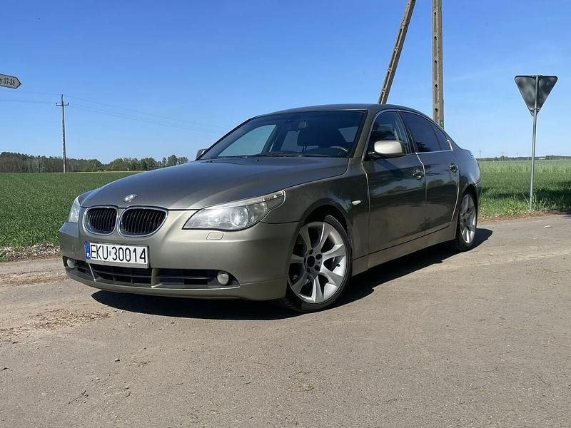 Używany BMW 530 2004 Żółtozłoty Sedan/Limuzyna