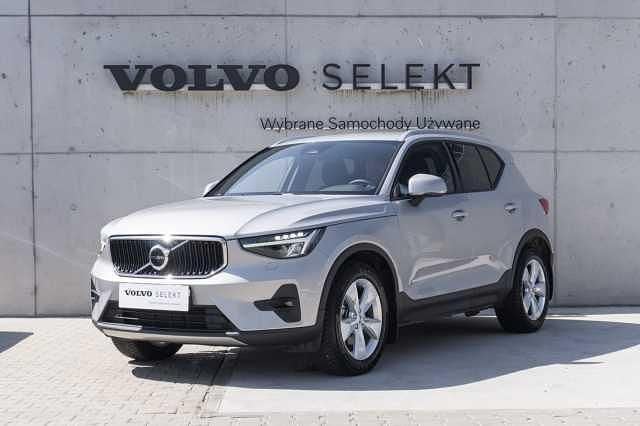 Srebrny Używany 2024 Volvo XC40 SUV | 153 900 zł (Dobra cena) - Obraz 1/4