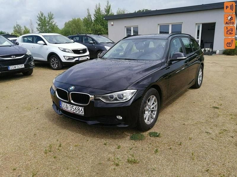 Czarny Używany 2013 BMW 320 Kombi | 38 900 zł - Obraz 1/4