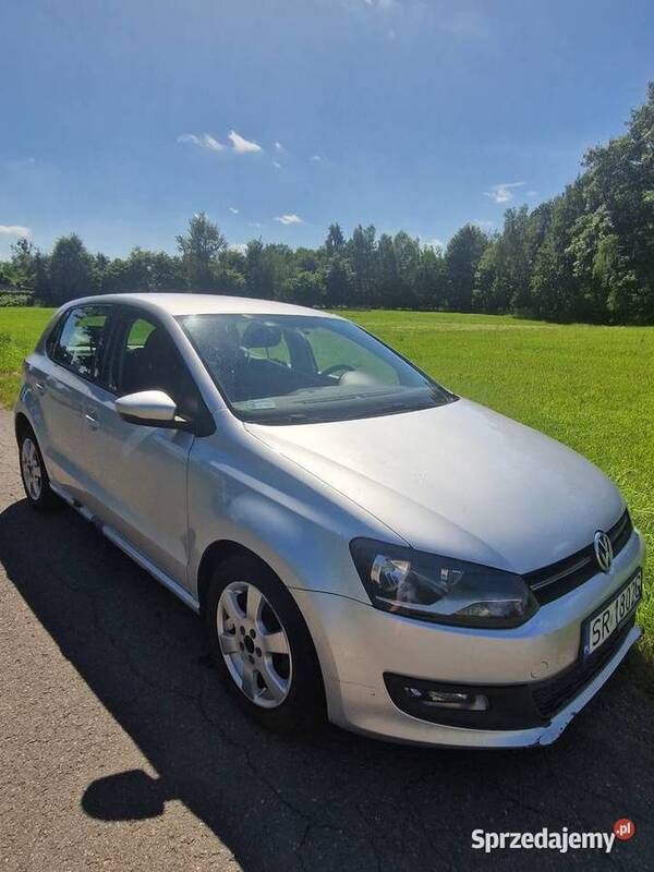 Srebrny Używany 2010 VW Polo R Sedan/Limuzyna | 15 000 zł (Dobra cena) - Obraz 1/4
