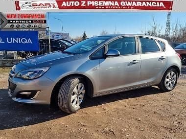 Używany Opel Astra 140 KM (102 kW) 2013 Inny kolor Sedan/Limuzyna