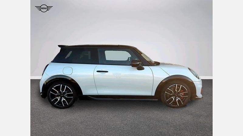 Używany Mini John Cooper Works 231 KM (169 kW) 2024 Nanuq white metalizowany Hatchback