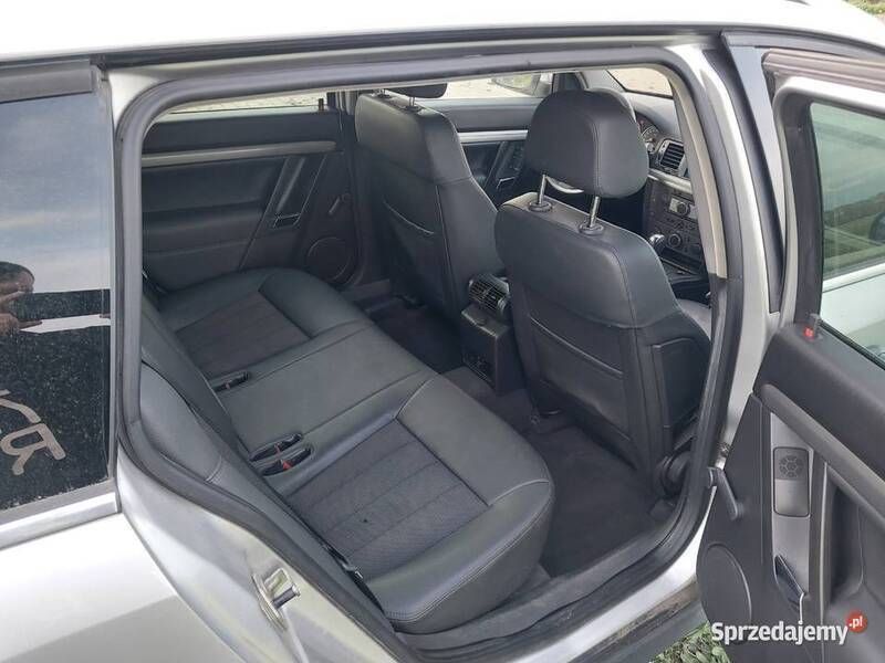 Używany Opel Vectra 2008 Srebrny Kombi