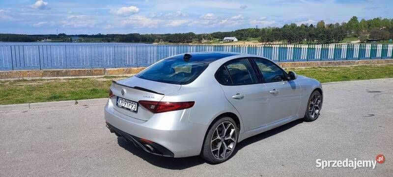 Srebrny Używany 2017 Alfa Romeo Giulia Sedan/Limuzyna | 108 900 zł - Obraz 1/4