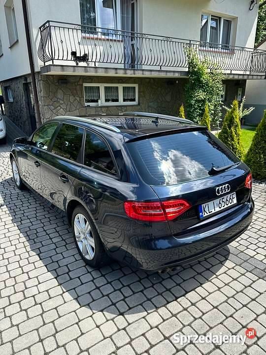 Używany Audi A4 2013 Granatowy Kombi