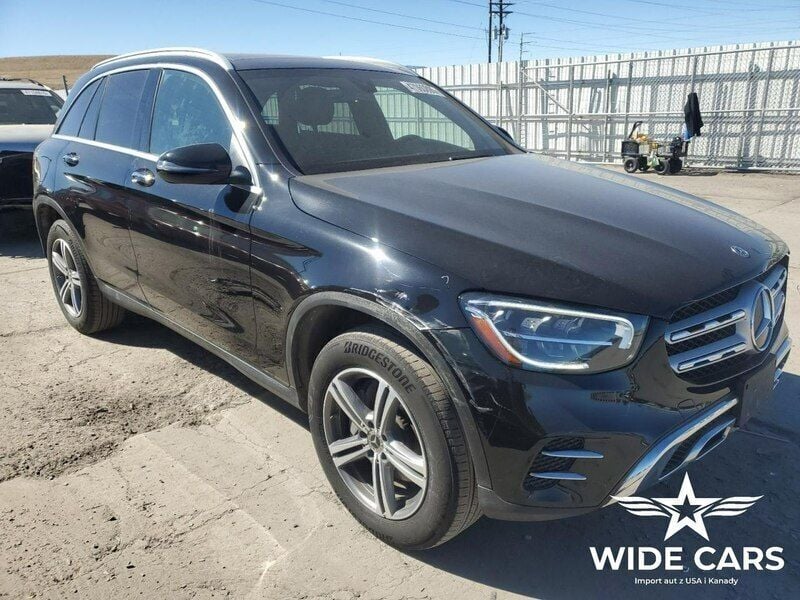 Czarny (metalik) Używany 2020 Mercedes GLC300 SUV | 76 500 zł - Obraz 1/4