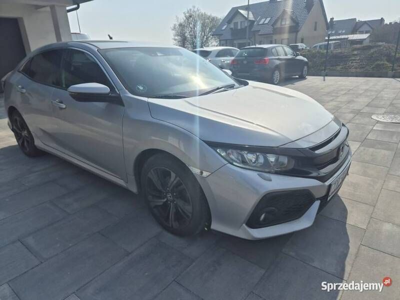 Używany Honda Civic 129 KM (94 kW) 2017 Szary Hatchback