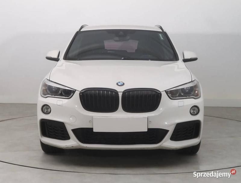 Biały Używany 2016 BMW X1 SUV | 61 999 zł (Uczciwa cena) - Obraz 1/4