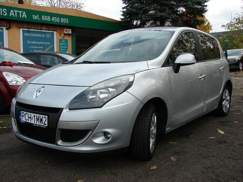 Srebrny Używany 2011 Renault Scénic III Minivan | 19 900 zł (Uczciwa cena) - Obraz 1/4