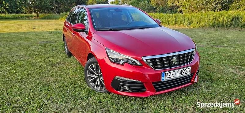 Używany Peugeot 308 SW 2018 Wiśniowy Kombi