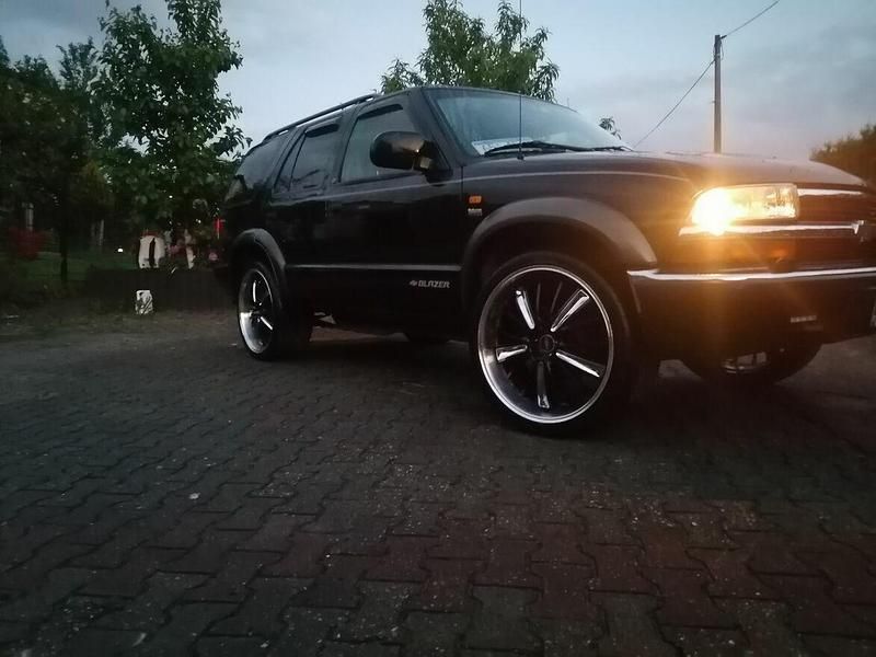 Czarny Używany 2002 Chevrolet Blazer SUV | 26 000 zł - Obraz 1/4