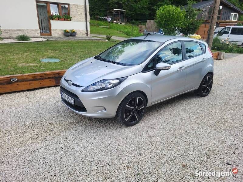 Srebrny Używany 2010 Ford Fiesta Hatchback | 16 000 zł (Uczciwa cena) - Obraz 1/2