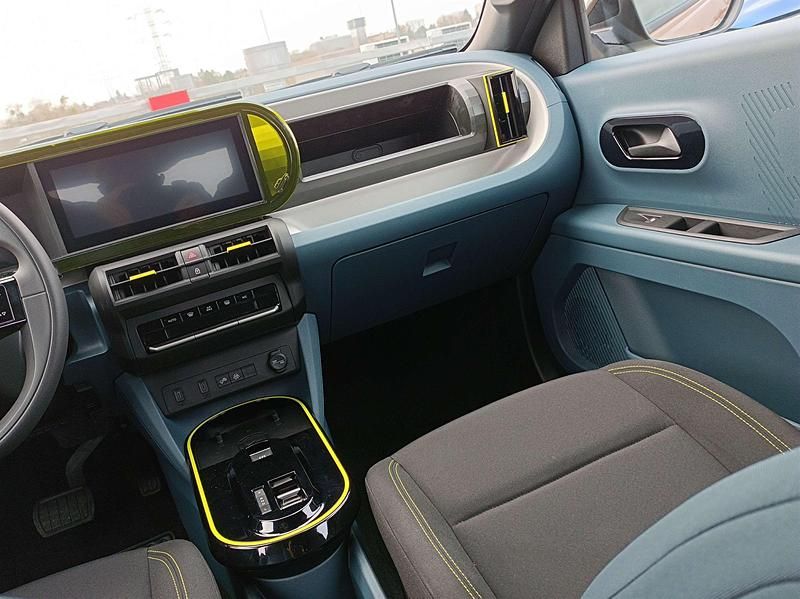 Nowe Fiat Grande Panda Icon 110 KM (80 kW) 2025 Lakier metalizowany brazowy luna Hatchback