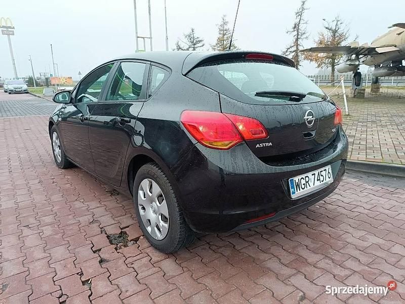 Używany Opel Astra 2011 Czarny Hatchback