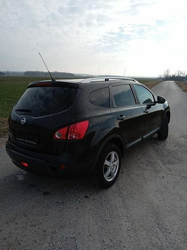 Czarny Używany 2010 Nissan Qashqai SUV | 27 800 zł (Uczciwa cena) - Obraz 1/4