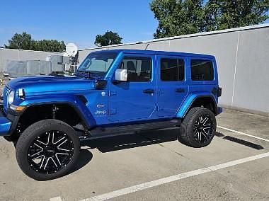 Niebieski Używany 2022 Jeep Wrangler Unlimited Sahara SUV | 299 000 zł - Obraz 1/4