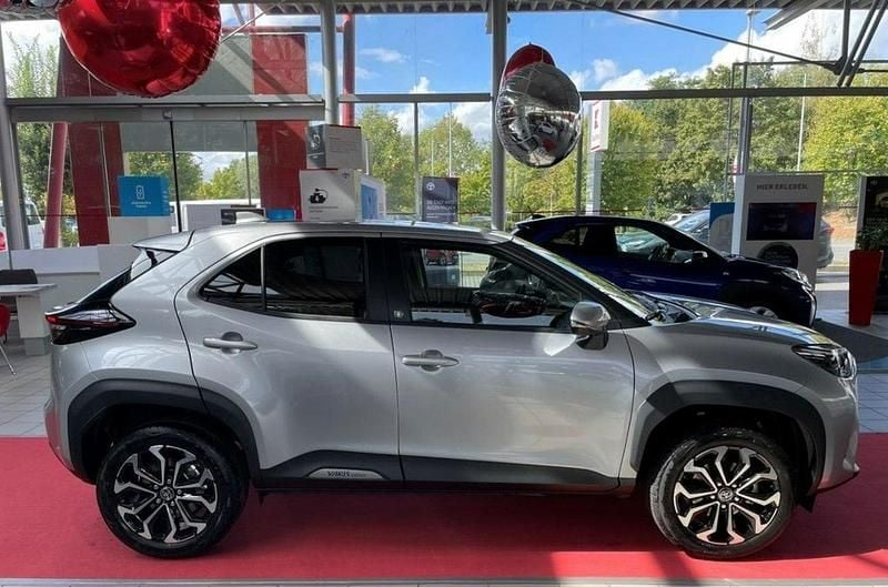 Nowe Toyota Yaris Cross Style 130 KM (95 kW) 2025 Srebrny SUV