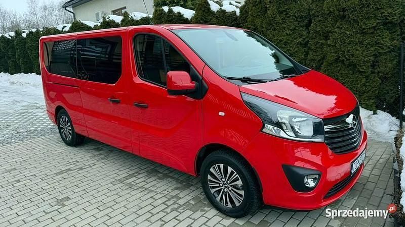 Używany Opel Vivaro 2017 Czerwony Minivan
