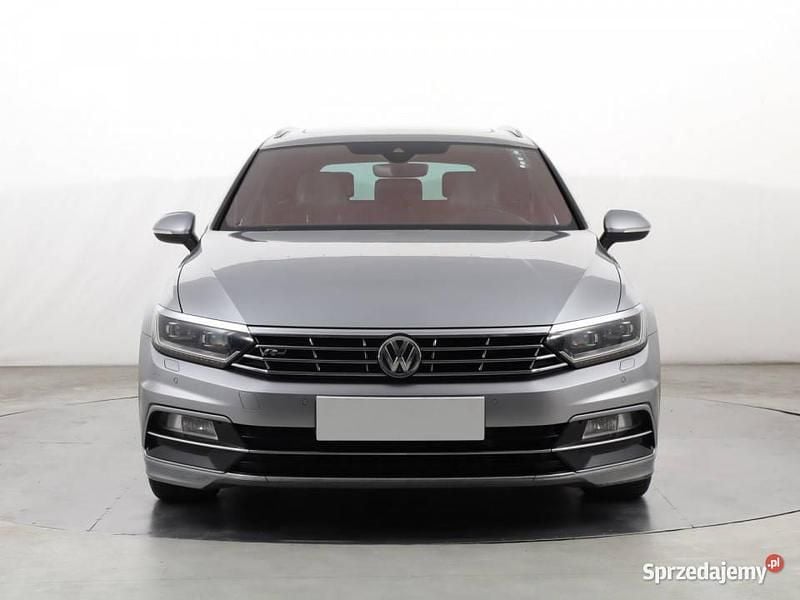 Szary Używany 2017 VW Passat Kombi | 53 999 zł (Uczciwa cena) - Obraz 1/4