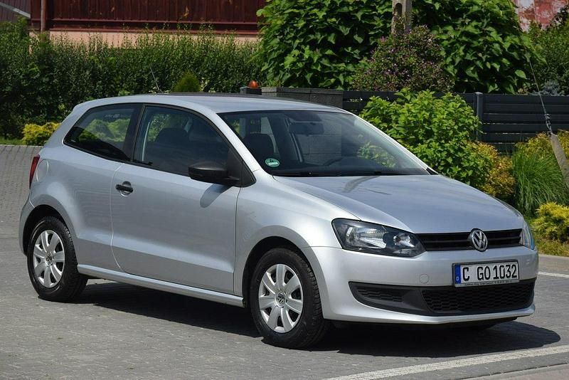 Srebrny Używany 2010 VW Polo Hatchback | 13 900 zł (Uczciwa cena) - Obraz 1/4