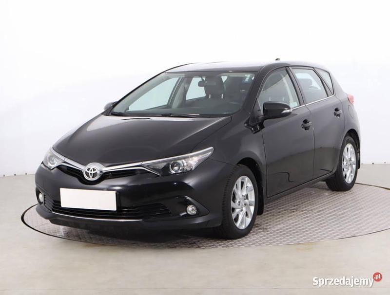 Używany Toyota Auris 132 KM (97 kW) 2016 Czarny Hatchback