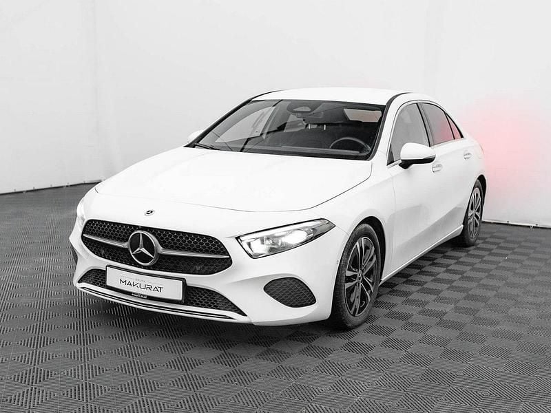 Używany Mercedes A200 150 KM (110 kW) 2023 Biały (metalik) Sedan/Limuzyna
