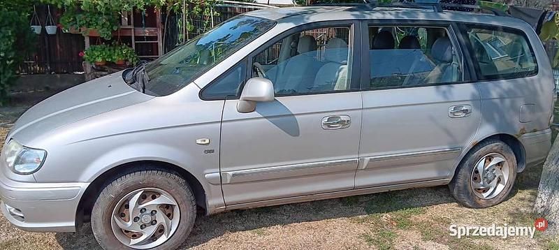 Srebrny Używany 2004 Hyundai Trajet Minivan | 2100 zł - Obraz 1/4