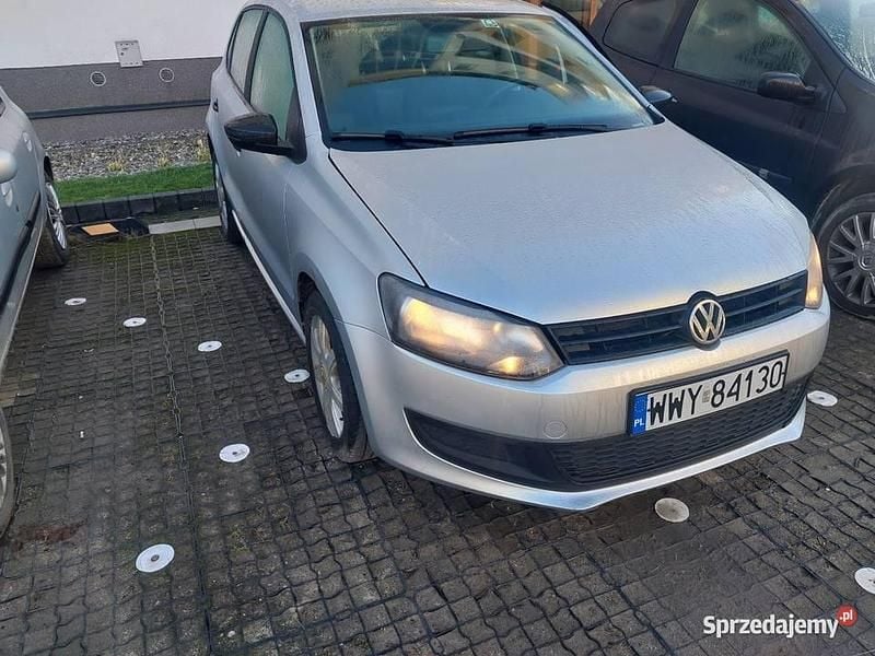 Srebrny Używany 2010 VW Polo Sedan/Limuzyna | 14 900 zł (Dobra cena) - Obraz 1/4
