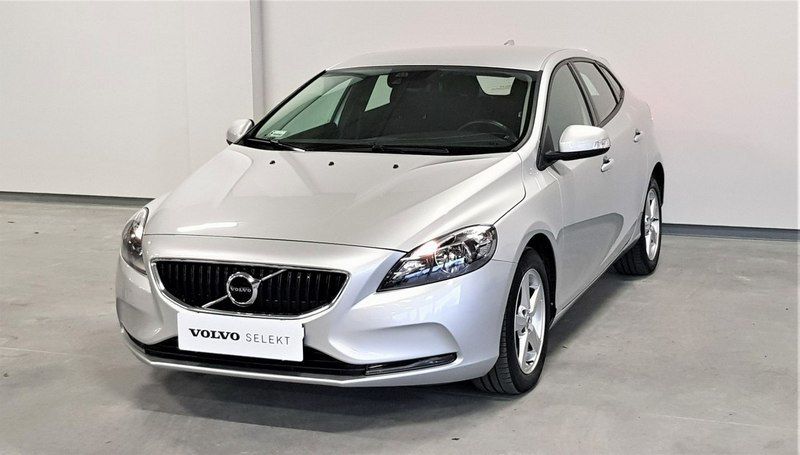 Używany Volvo V40 150 KM (110 kW) 2017 Srebrny Kombi