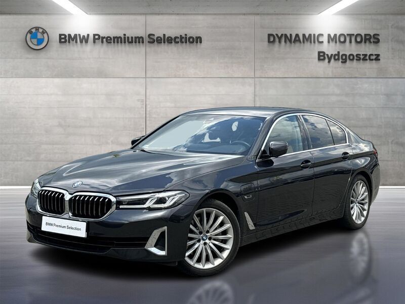 Szary sophisto z brylantowym połyskiem metalizowany Używany 2021 BMW 530e Luxury Line Sedan/Limuzyna | 162 900 zł (Dobra cena) - Obraz 1/3