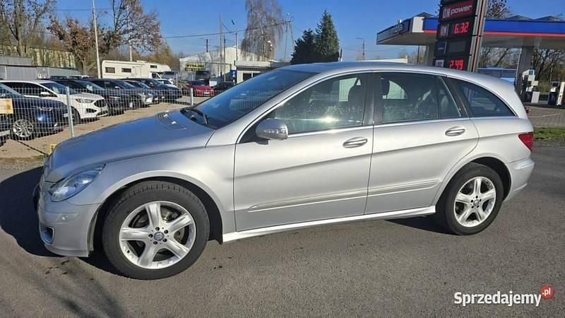 Srebrny Używany 2006 Mercedes R320 Minivan | 16 900 zł - Obraz 1/4