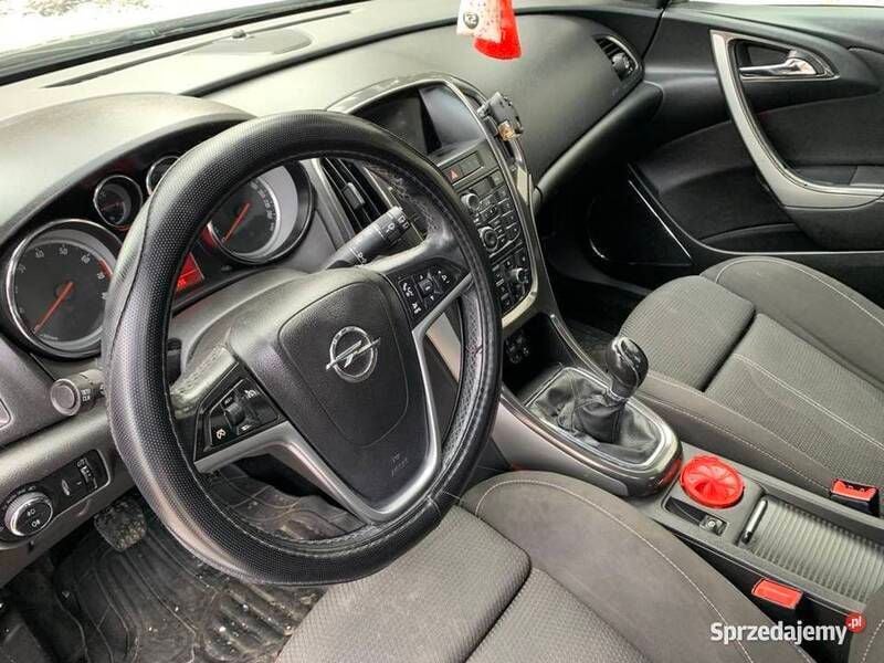 Używany Opel Astra Cosmo 2010 Czarny Sedan/Limuzyna