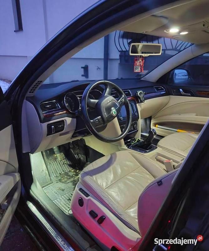 Używany Skoda Superb Elegance 2009 Czarny Hatchback