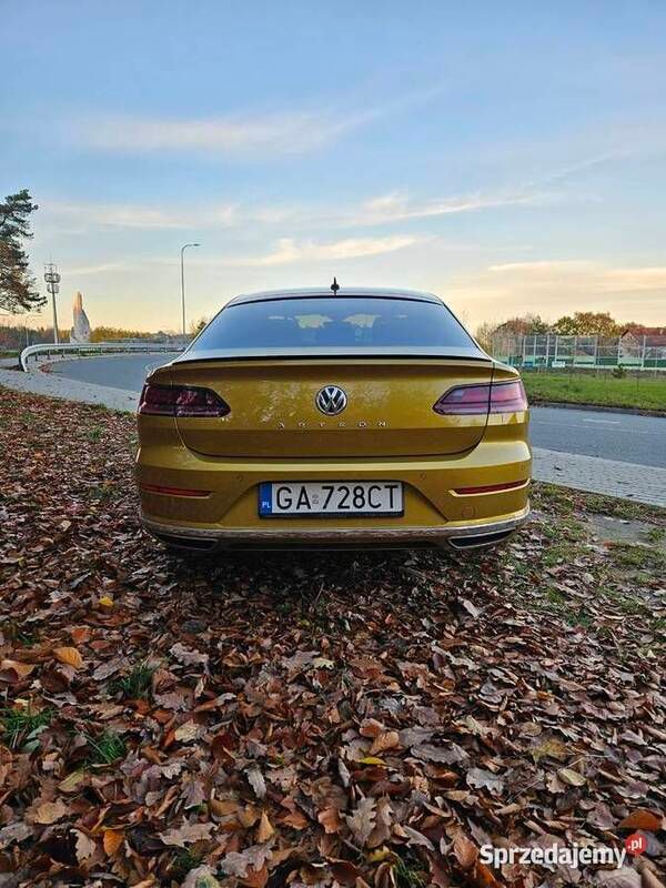 Używany VW Arteon R-line 190 KM (139 kW) 2018 Złoty Sedan/Limuzyna