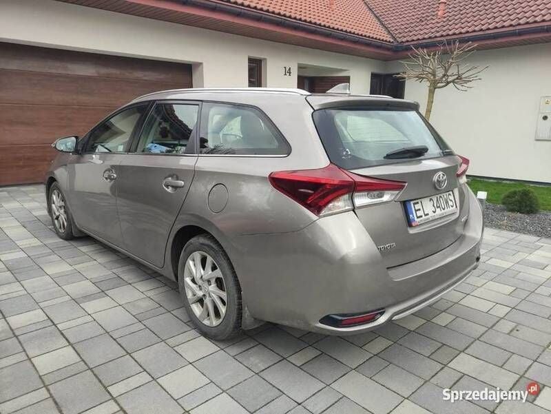 Używany Toyota Auris Comfort 90 KM (66 kW) 2015 Beżowy Kombi