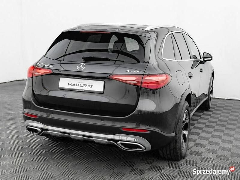 Używany Mercedes GLC300e Avantgarde 2024 Czarny SUV
