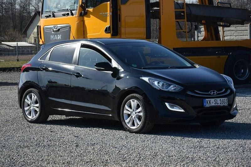 Używany Hyundai i30 100 KM (73 kW) 2014 Czarny Hatchback