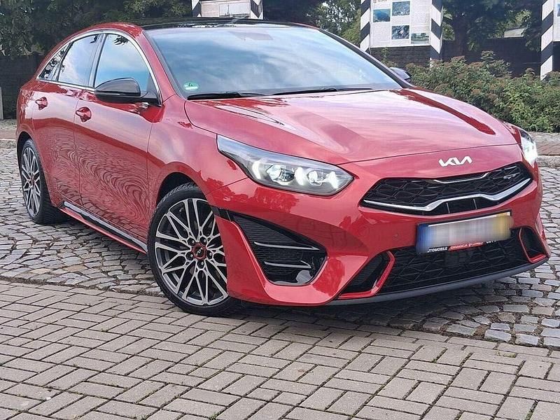 Czerwony Używany 2023 Kia ProCeed GT GT-Line Hatchback | 109 900 zł (Uczciwa cena) - Obraz 1/4