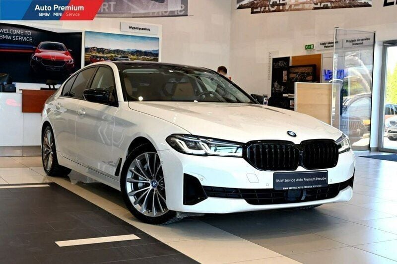 Biały Używany 2020 BMW M550 Sedan/Limuzyna | 184 900 zł - Obraz 1/4