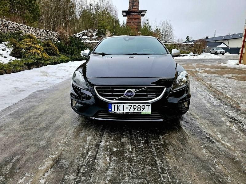 Używany Volvo V40 R-Design 120 KM (88 kW) 2014 Czarny (metalik) Hatchback