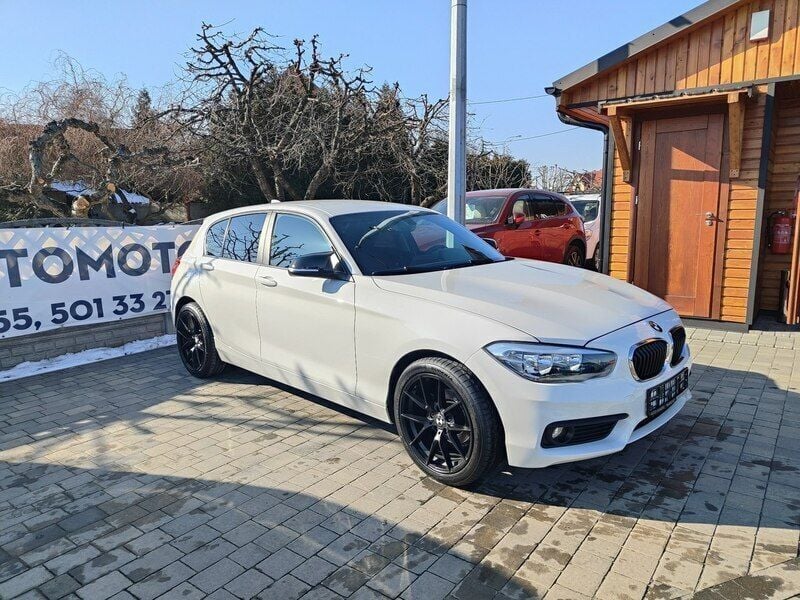 Biały Używany 2017 BMW 114 Hatchback | 38 900 zł - Obraz 1/4