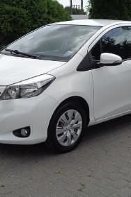Używany Toyota Yaris 69 KM (50 kW) 2013 Biały Hatchback