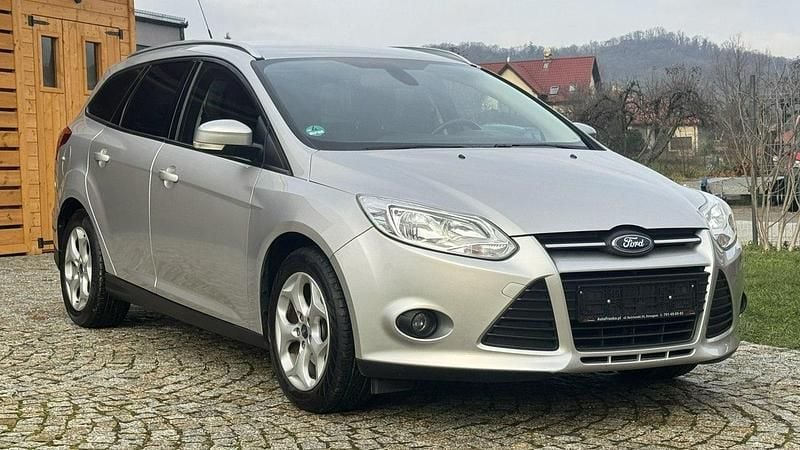 Srebrny Używany 2012 Ford Focus Kombi | 20 900 zł (Uczciwa cena) - Obraz 1/4