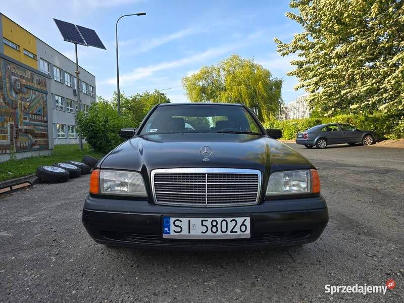 Czarny Używany 1995 Mercedes C180 Sedan/Limuzyna | 4500 zł - Obraz 1/4