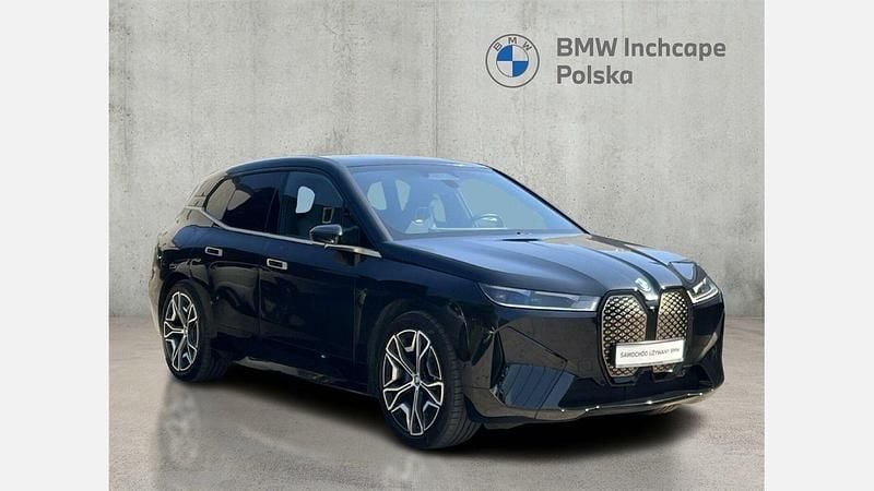 Czarny szafir metalizowany Używany 2023 BMW iX Comfort Edition SUV | 239 900 zł - Obraz 1/3