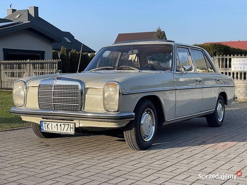 Używany Mercedes W115 1971 Sedan/Limuzyna